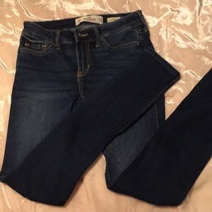 Hollister super skinny low rise jeans dark wash!!!